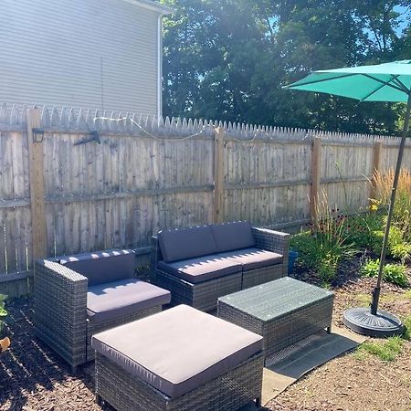 Studio Apt W Garden Kingston Exterior foto